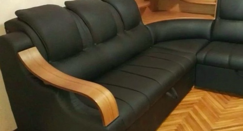Перетяжка кожаного дивана. Сосновка